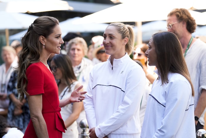 Prinzessin Kate tratschte mit Gabriela Dabrowski and Luisa Stefani ...
