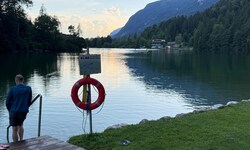 Der deutsche Badegast sprang mit Rettungsring ins Wasser und rettete die 60-Jährige. 