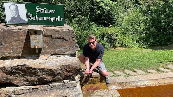 Gerald Schwaiger bei der Stainzer Johannesquelle.