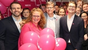 Da war die Welt noch pink: Veit Dengler am Tag der Nationalratswahl mit den steirischen NEOS