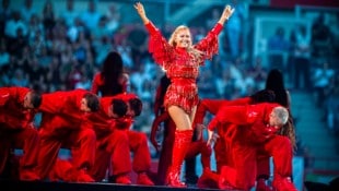 Atemloses Staunen bei den Fans im Stadion: Helene Fischer setzte einmal mehr die natürlichen ...