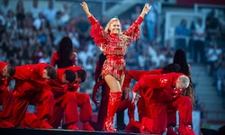 Atemloses Staunen bei den Fans im Stadion: Helene Fischer setzte einmal mehr die natürlichen ...