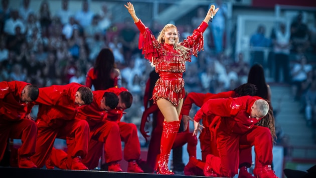 Atemloses Staunen bei den Fans im Stadion: Helene Fischer setzte einmal mehr die natürlichen ...