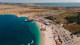 Der Zrce Beach erwartet ab 18. Juli wieder Tausende österreichische Feierbegeisterte.