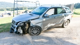 Das Fahrzeug des Unfalllenkers wurde arg in Mitleidenschaft gezogen.