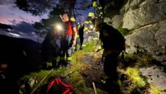 Im felsigen und unzugänglichen Gelände wurde das Feuer bekämpft.
