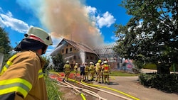 Das Gebäude wurde zu großen Teil ein Raub der Flammen.