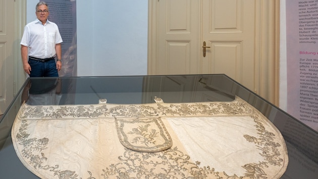 Sisis Hochzeitskleid ist bei der Sonderschau frau:macht:kunst im Museum im Stift St. Paul zu ...