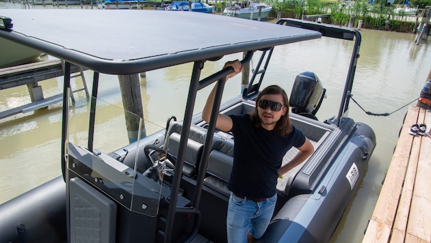 Michael Salzl auf seinem Boot in Illmitz am Neusiedler See