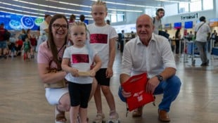 Zum Auftakt der Aktion verteilte AK-Präsident Wieser Goodies an Familien und hatte ein offenes ...