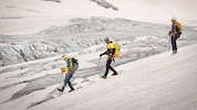 Unterwegs im Hufeisenbruch. Jeden Mittwoch ermöglichen die Bergführer es, die Pasterze einmal ...