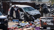 Der Autofahrer zog eine Spur der Verwüstung, als er in die Menschenmenge raste.