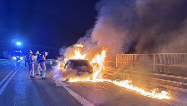 Die Insassen konnten den Wagen rechtzeitig verlassen.