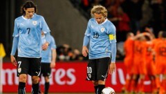 Bei der WM 2010 glänzte Diego Forlan (r.) mit fünf Treffern.