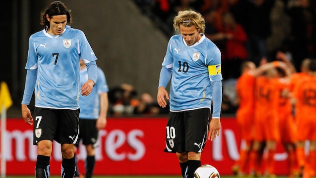 Bei der WM 2010 glänzte Diego Forlan (r.) mit fünf Treffern.
