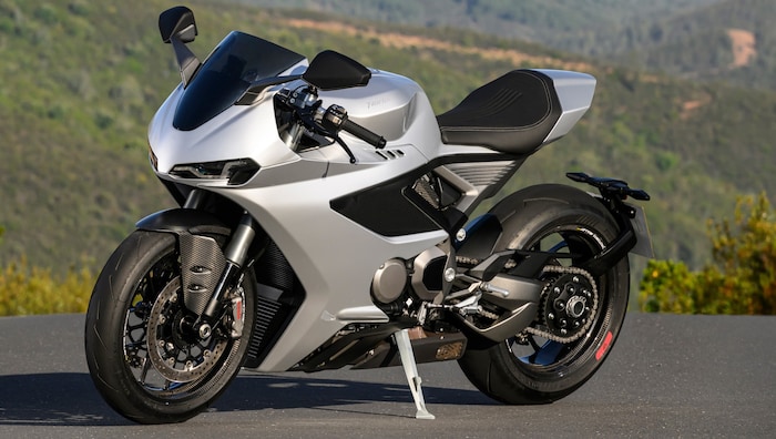 Die Manx R ist Nortons edles Erstlingswerk der TVS-Ära: 72-Grad-V4, 1200 ccm, 209 PS, 130 Nm bei ...