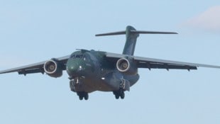 Diese Embraer C-390 der portugiesischen Luftstreitkräfte wird für die Übung eingesetzt.