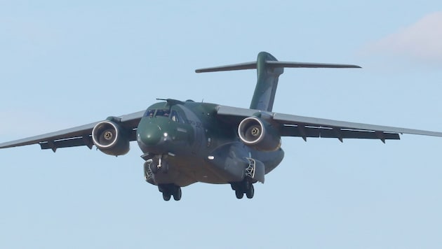 Diese Embraer C-390 der portugiesischen Luftstreitkräfte wird für die Übung eingesetzt.