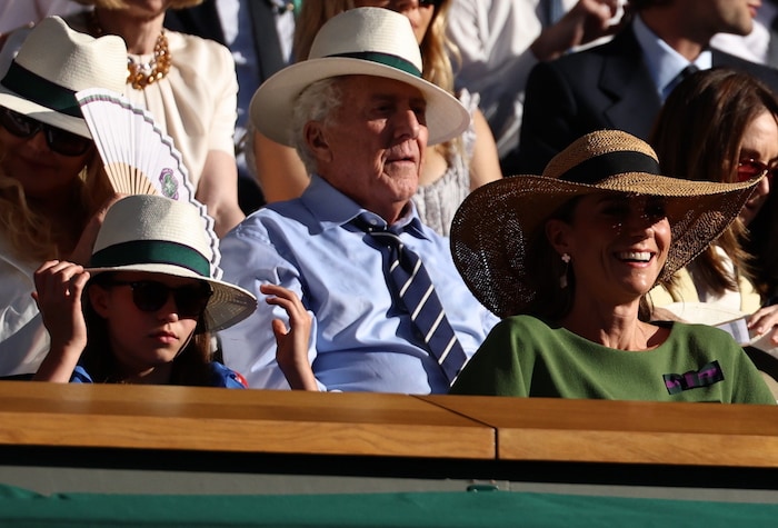 Auch Prinzessin Charlotte sah mit Strohhut richtig klasse aus! In der Reihe hinter den Royals ...