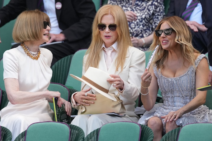Und Nicole Kidman trug ihren Hut lieber in der Hand als am Kopf.
