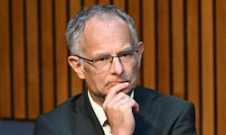 Finanzminister Markus Marterbauer will trotz Krebsdiagnose seine Arbeit fortsetzen.