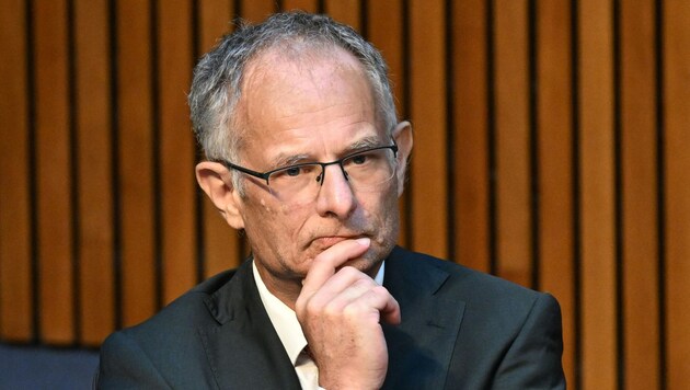 Finance Minister Markus Marterbauer intends to continue his work despite his cancer diagnosis.