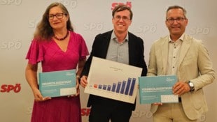 Die SP-Spitze mit Finanzreferentin Constance Mochar, Stadtvize Ron Rabitsch und Stadtrat Franz ...
