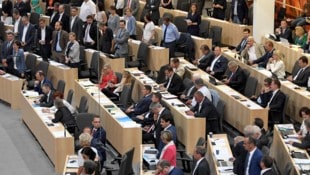 Laut einer aktuellen IMAS-Umfrage sehen bereits zwei Drittel Österreich als gespaltenes Land – ...
