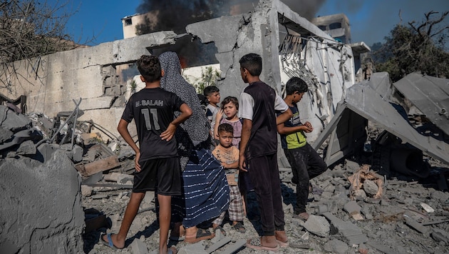 Palästinensische Familie nach einem israelischen Luftangriff