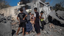 Palästinensische Familie nach einem israelischen Luftangriff