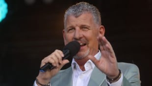 Rossi begeistert mit Songs wie „Rot sind die Rosen“.