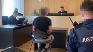 Richter Wehinger musste sich am Montag wieder einiges anhören: Ein Zeuge, der plötzlich eine ...