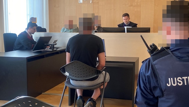 Richter Wehinger musste sich am Montag wieder einiges anhören: Ein Zeuge, der plötzlich eine ...