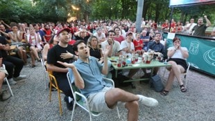 Im Café Konstantin in der Prater Hauptallee werden alle Spiele im Freien gezeigt.