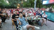 Im Café Konstantin in der Prater Hauptallee werden alle Spiele im Freien gezeigt.