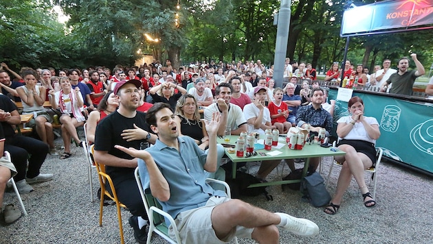 Im Café Konstantin in der Prater Hauptallee werden alle Spiele im Freien gezeigt.