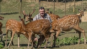 Manfred Passeil kämpft mit ganzer Kraft um das Leben seiner Tiere.
