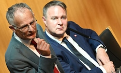 Die SPÖ-Granden Markus Marterbauer und Andreas Babler sind sich „nichts schuldig“.