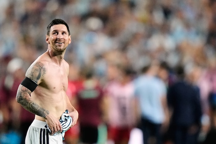 Lionel Messi begeistert bei der WM mit Toren, sorgt aber auch für Gesprächsstoff, da ...