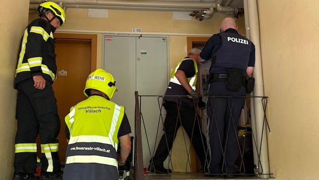 Die Tür zur verrauchten Wohnung musste von der Feuerwehr geöffnet werden.