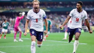 Harry Kane und Jude Bellingham (re.): zwei Hauptgründe für Englands Kaderwert von 1,36 ...