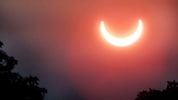 Im Jahr 2003 gab es zuletzt eine Sonnenfinsternis am Tagesrand – damals zu Sonnenaufgang – zu ...