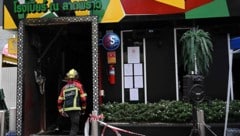 In diesem Lokal in Bangkok ist am späten Sonntagabend ein Feuer ausgebrochen.