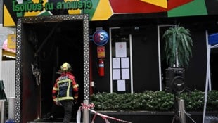 In diesem Lokal in Bangkok ist am späten Sonntagabend ein Feuer ausgebrochen.
