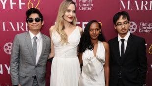 Angelina Jolies Kinder Zahara und Maddox (rechts im Bild) wollen nicht mehr Pitt heißen – und ...