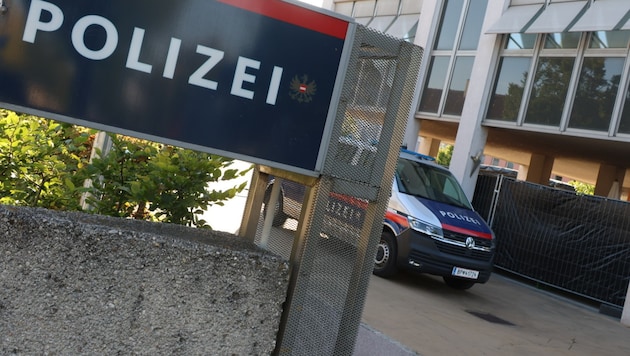 Die Polizei Marchtrenk und das Landeskriminalamt ermitteln in dem grausigen Fall um den Tod ...