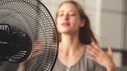 Die Hitze macht vielen Menschen zu schaffen, Abkühlung tut Not – doch nicht jedes Wundermittel ...