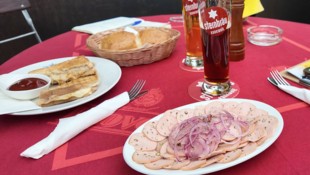 Klassiker: Wurstsalat mit Schübling, Schinken-Käse-Toast (laut Piefke &amp; Fatso das beste ...