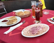 Klassiker: Wurstsalat mit Schübling, Schinken-Käse-Toast (laut Piefke &amp; Fatso das beste ...