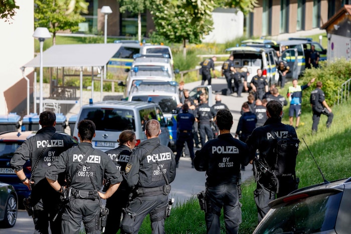 Nach dem Amoklauf war ein Großaufgebot an Polizisten am Gymnasium